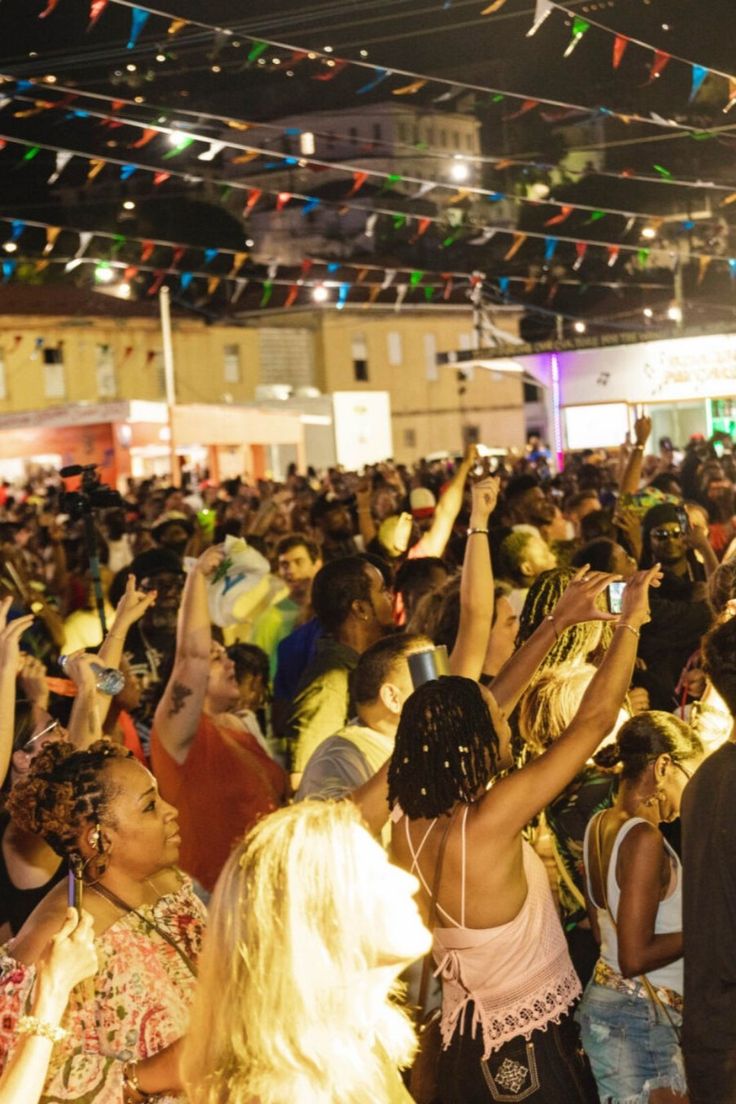 Discover the best tours to book during St Thomas USVI Carnival Festival, including top experiences, events, and island adventures. Book your tour today.